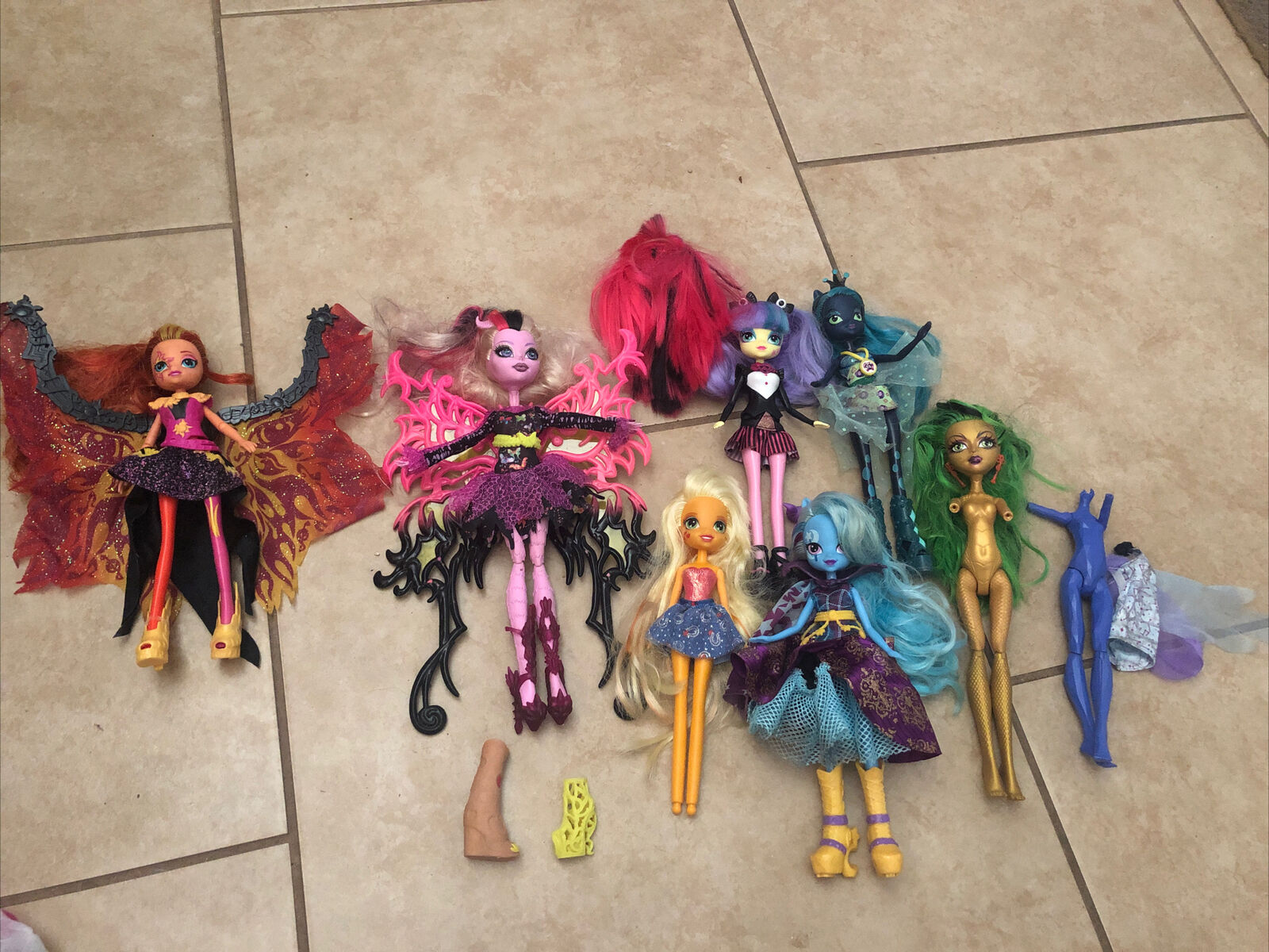 Lot Of Monster High Dolls & Ever After High Dolls  Accessories + Neon Monster