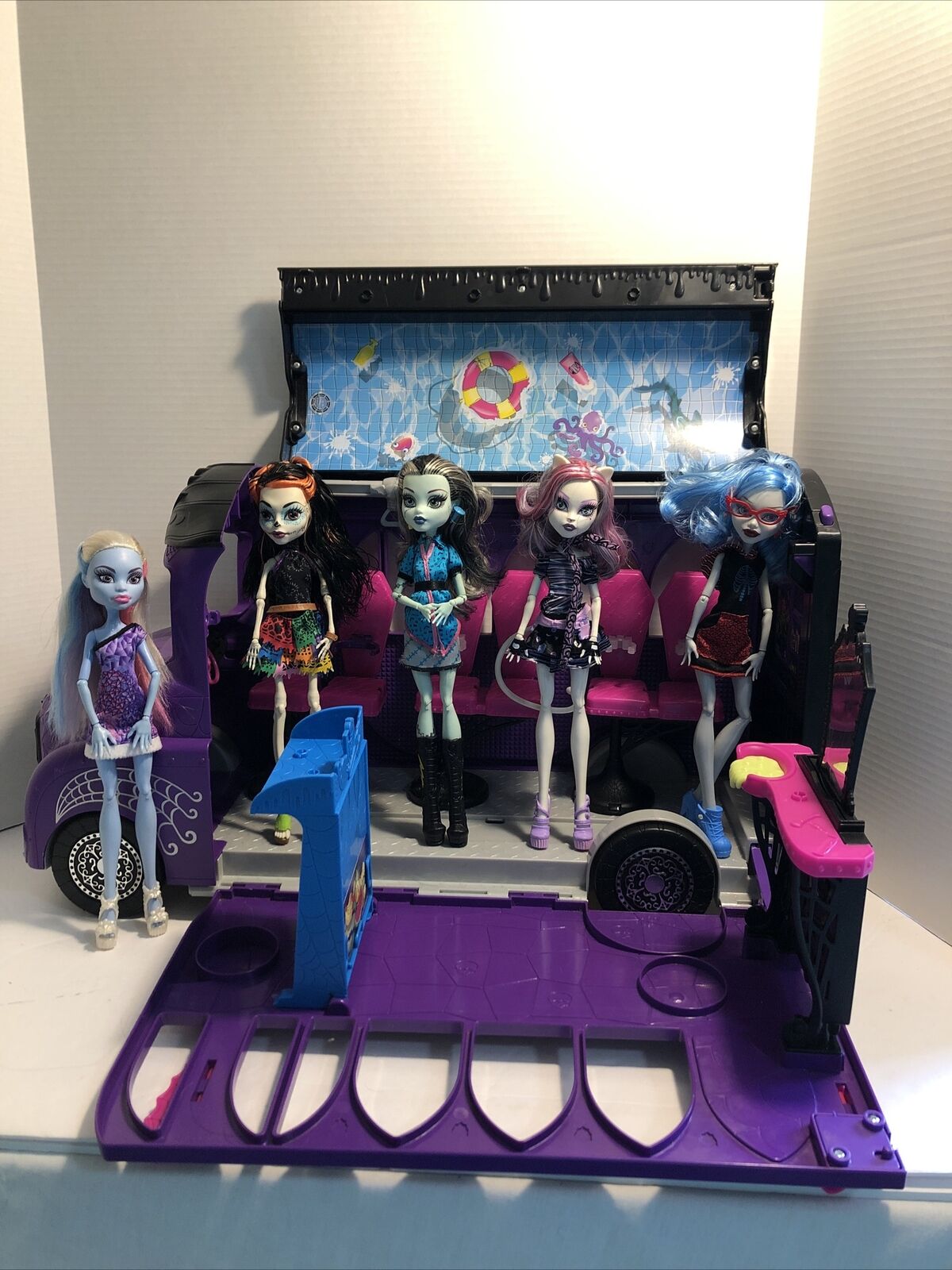 5 Monster High Scaris Dolls Bus Purple Frankie Abbey Skelita Ghoulia Catrine