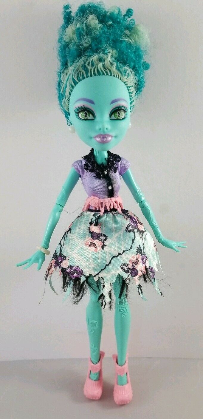 Monster High Honey Swamp Doll Frights Camera Action W/ Fashion Outfit